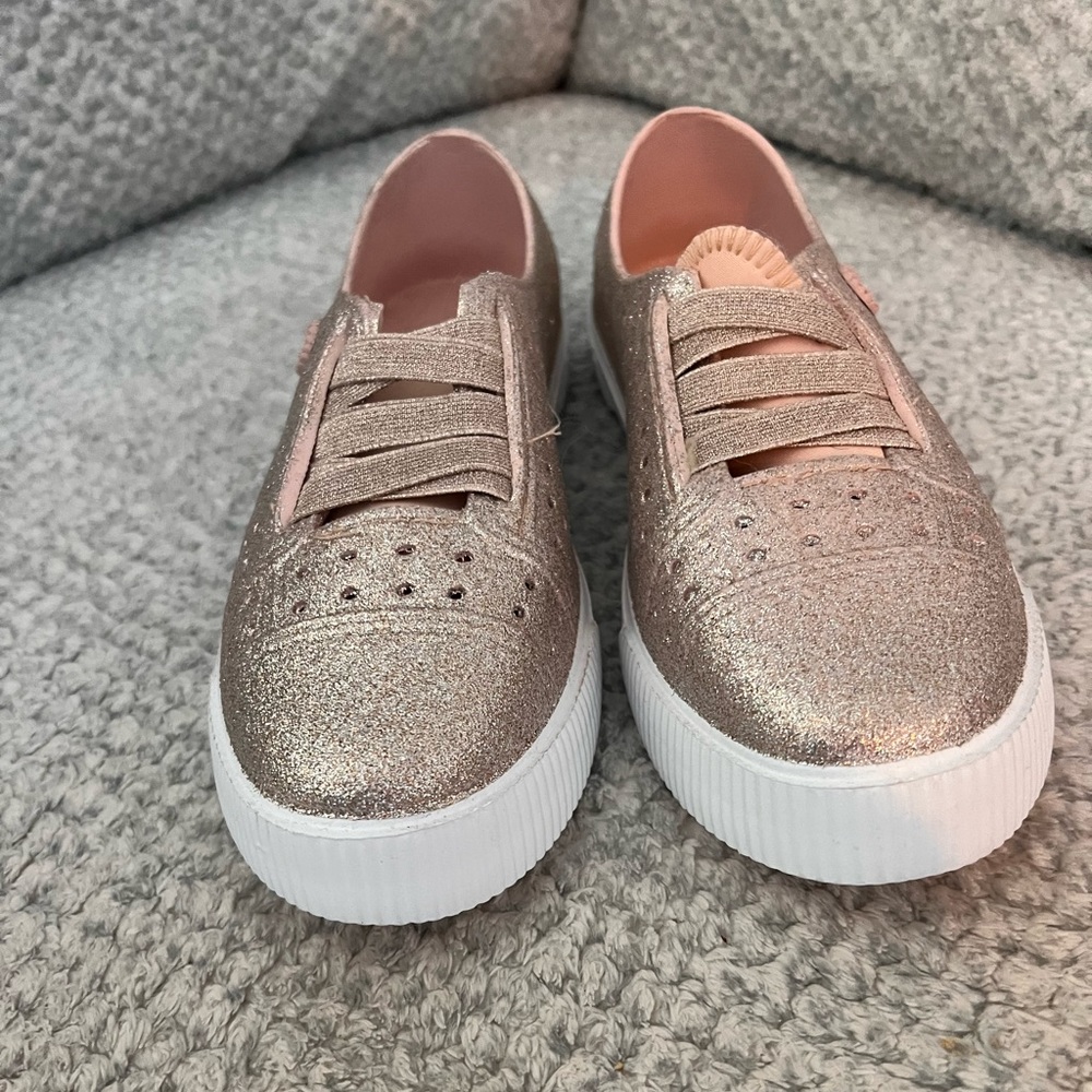 NWOT Malibu sparkly kids shoes size 3 💕💕
